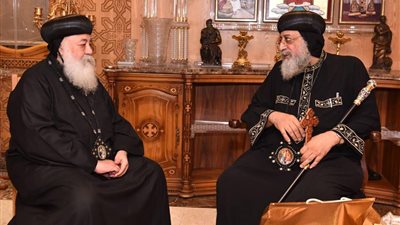 تواضروس يستقبل الأنبا هدرا بالمقر الباباوي بعد رحلة علاجية بأمريكا