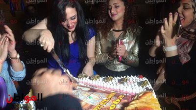 بالصور| هكذا فاجأ أصدقاء هبة يوسف في عيد ميلادها 