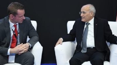 وزير الدولة للانتاج الحربى يجتمع مع رئيس شركة 