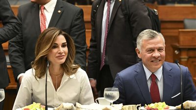 هكذا قدم الملك عبد الله وزوجته العزاء في جورج بوش الأب