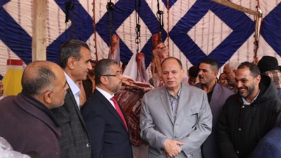 صور| محافظ الفيوم يفتتح معرض السلع الغذائية المخفضة بطامية