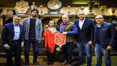 مستشارة بنك المعرفة تزور الأهلي.. تعرف على السبب