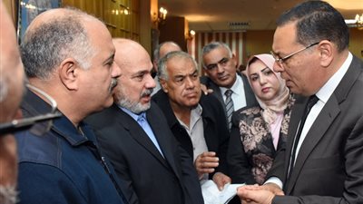 محافظ الشرقية يلتقي أعضاء مجلس النواب لحل مشكلات المواطنين