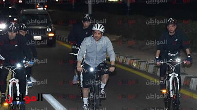 صور .. السيسي يجري جولة تفقدية بمدينة شرم الشيخ عبر الدراجة الهوائية
