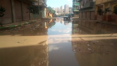غرق شوارع دمنهور بمياه الامطار.. و الأهالي تستغيث