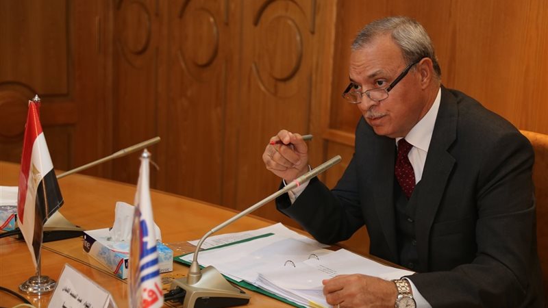 محافظ  قنا