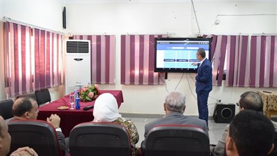 تجربة لإستخدام الشاشات الذكية بكلية العلوم جامعة بني سويف 