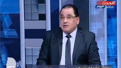 فيديو.. مواطن يستغيث بـ رئيس حي المعادي والأخير يرد 