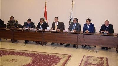 محافظ بني سويف يعقد اجتماعا للجنة العليا للبت بحضور مدير الأمن 