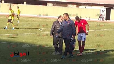  صور.. مؤمن زكريا يغادر مباراة الأهلي ونجوم السادات مصابا