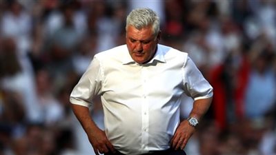 روائي ولاعب ومسيرة ضعيفة.. حقائق لا تفوتك عن ستيف بروس المرشح لتدريب الأهلي