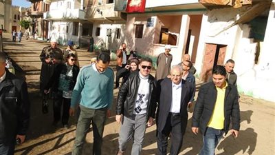 رئيس مجلس مدينة دمنهور يتفقد أعمال تطوير قرية الزمارنة