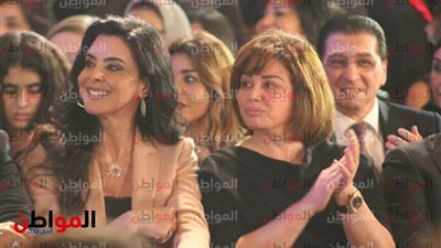 صور| الهام شاهين وصفية العمري فى عرض أزياء هاني البحيري