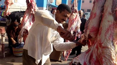 اللحوم الحمراء تسجل انخفاضا بأسواق بني سويف.. تعرف عليها
