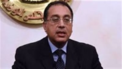 مدبولي يكشف حقيقة إصداره قرارات بشأن البنزين