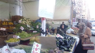 فيديو وصور.. أسعار الخضروات والفاكهة في معارض