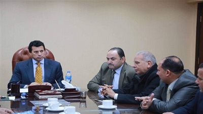 بعد استقبال والده.. وزير الرياضة يوجه بإنشاء متحف لتاريخ محمد صلاح