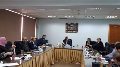 إجتماع لمياه الشرب بهدف توصيل خدمة الصرف الصحي للعزب المحرومة في بني سويف