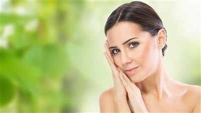 خلصنا من حره وتلزيقه .. طرق طبيعية لتفتيح بشرتك والتخلص من آثار الصيف