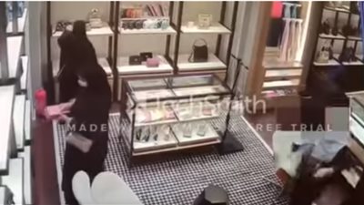 ياما تحت السواهي دواهي .. امرأتين يسرقان حقائب ويخفونها داخل العباءة