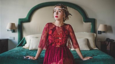 نخلص من البكيني يطلعلنا ده.. سيدات بملابس النوم في عرض أزياء والسبب!