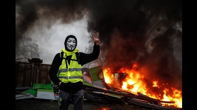 على غرار البوعزيزي.. هذه هي صاحبة الشرارة الأولى لاحتجاجات باريس