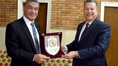محافظ بني سويف يكرم اللواء جرير مصطفى مدير الأمن السابق 