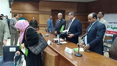 محافظ البحيرة يشهد توزيع 25 شهادة أمان على 25 سيدة من الأرامل والمطلقات