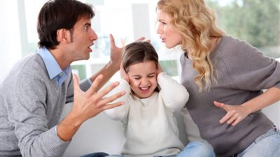 اسأل خبير| مش لازم خناق قدامه .. الخلافات الزوجية تؤذي الأطفال .. خبير يوضح الأضرار لـ 