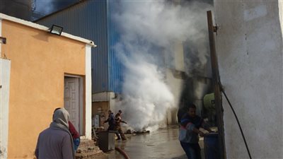 بعد إصابة 3 أشخاص بحريق الشركة الفرنسية ببني سويف.. المحافظ يتفقد المكان