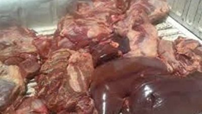 ضبط بقرتين نافقتين مذبوحتين لدى جزار بالدقهلية
