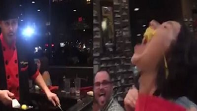 إيه القرف ده ياست.. تصرف غريب من امرأة يضعها في موقف محرج