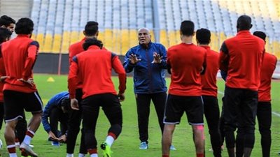 محاضرة أخيرة للاعبي الأهلي قبل لقاء جيما