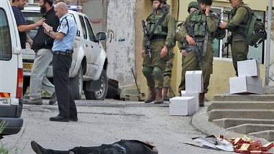 صورة.. الصهاينة يعتقلون الفلسطينى معاذ عيد من قلب منزله