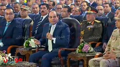 إنا فتحنا لك فتحًا مبينًا.. الرئيس السيسى يستمع للقرآن قبل افتتاح المشروعات القومية 