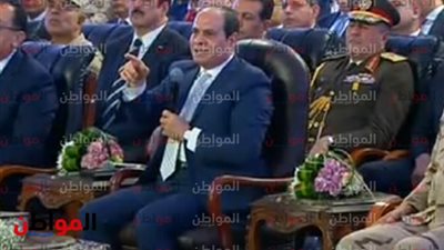  الرئيس يستوقف محافظ القاهرة بسبب الأرقام.. ويؤكد له: أنا ملاحظ  