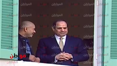 صور.. السيسي يلبي مطلب مواطن في إسكان المحروسة ويخاطب وزيرة التضامن: حلوا مشكلة الورشة