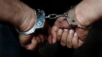 ضبط شخص ينصب على المواطنين أمام مكتب تموين بالإسكندرية  