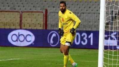 طبيب الزمالك يطمئن على جنش في المران