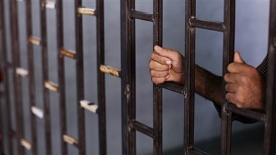 تجديد حبس شرطي 15 يومًا لقتله مقاول ونجله في المنيا 