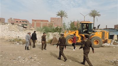 صور.. إزالة 87 حالة تعدي على الأراضي الزراعية بالقليوبية
