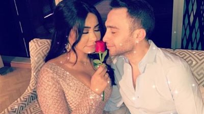 عنيفة أوي.. شيرين عبد الوهاب تقبل زوجها بطريقة مثيرة 