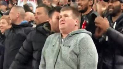مشجع ليفربول الكفيف.. من الاحتفال بهدف محمد صلاح لملاقاة الملك المصري 