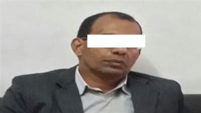 وقع في شر أعماله.. مسئول بسوهاج يستغل منصبه ويسهل بناء دون ترخيص