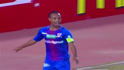 نجم بتروجيت يتمسك بالرحيل لضعف المقابل المادي
