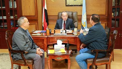 محافظ كفر الشيخ يبحث أكثر من ألفي تظلم بالتموين