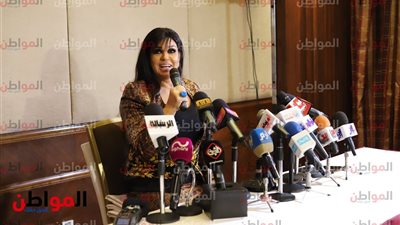 فيديو| محدش بيعرف يرقص.. فيفي عبدة تكشف تفاصيل وأسباب عودتها للرقص