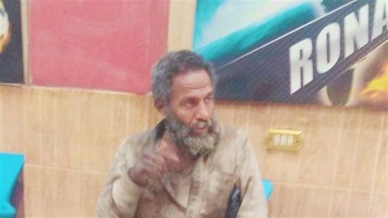 رجل مسن مجهول الهوية