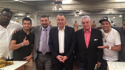صور.. زاهي حواس يزور متحف الكرة وكرنفال فرعون بمدينة سان باولو