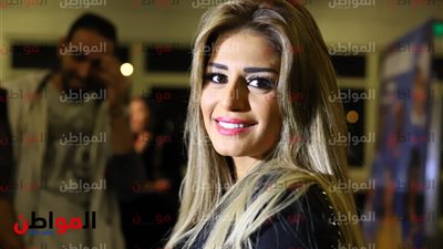 صور| بعد أزمتها الصحية.. منة فضالي تشارك بحفل تخرج طلاب أكاديمية 